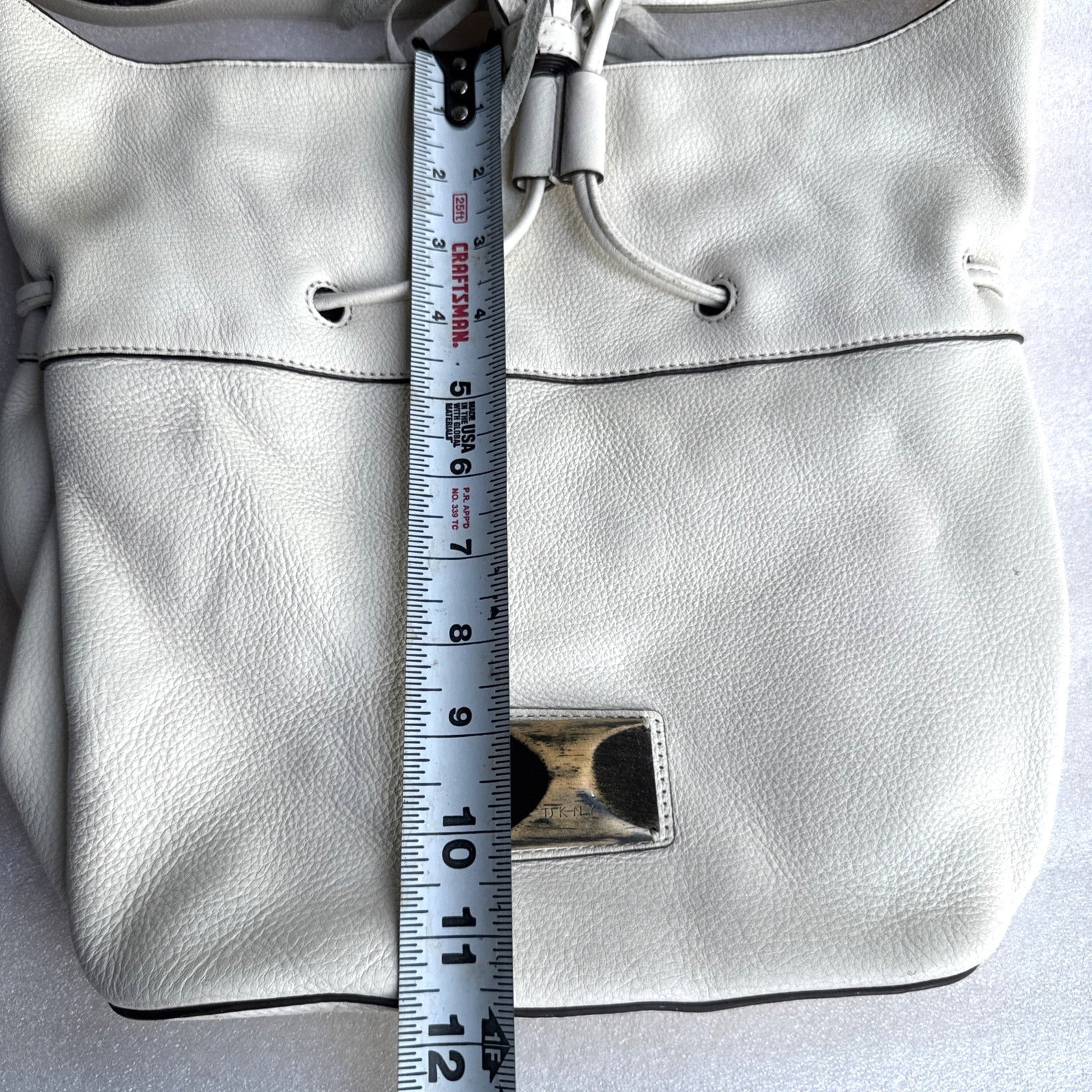 DKNY White Leather Drawstring Shoulder Bag With Tassels