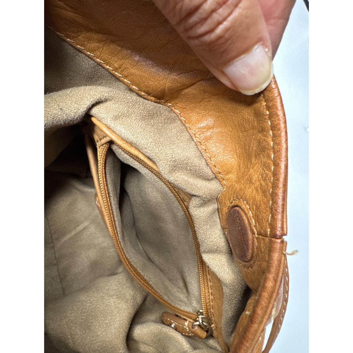Vintage Liz Claiborne Tan Leather Shoulder Bag with Adjustable Strap - Classic